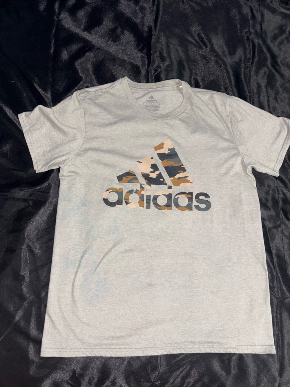 Adidas Men’s Light Gray Logo Tee with Camo Print